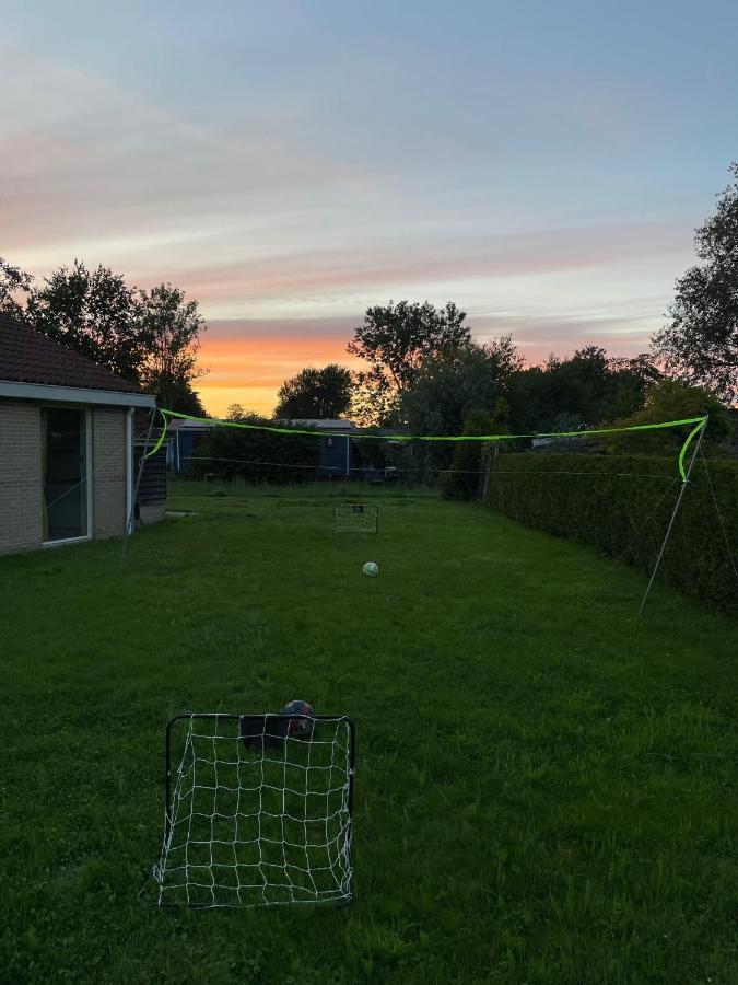 Huisje Earrebarre Tzummarum Esterno foto