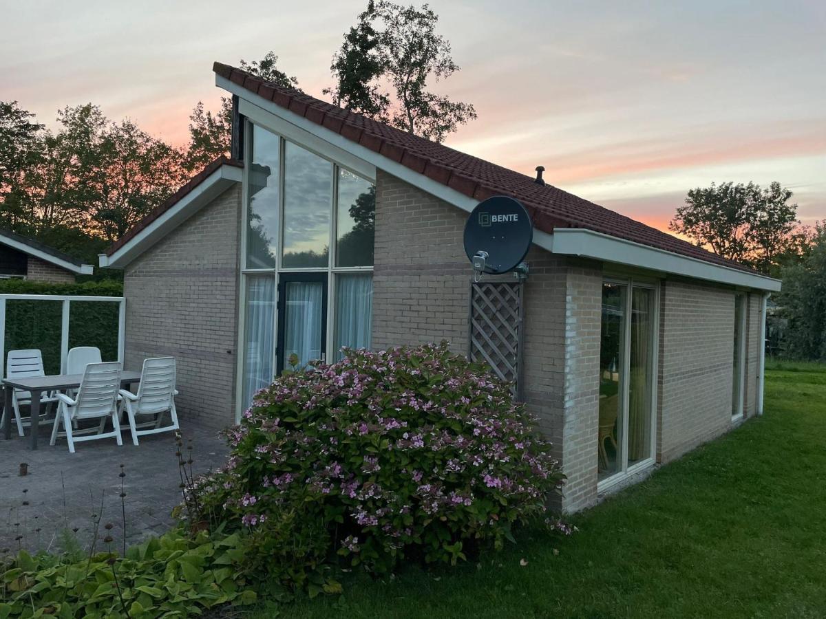 Huisje Earrebarre Tzummarum Esterno foto