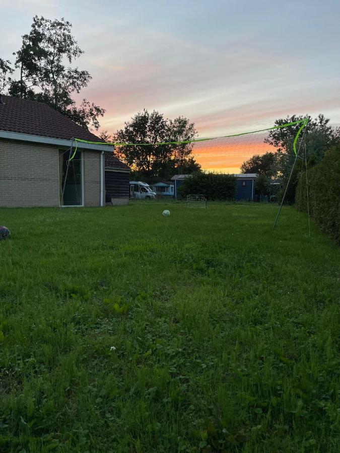 Huisje Earrebarre Tzummarum Esterno foto