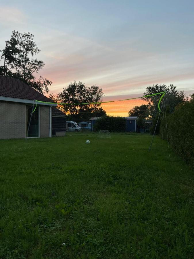 Huisje Earrebarre Tzummarum Esterno foto