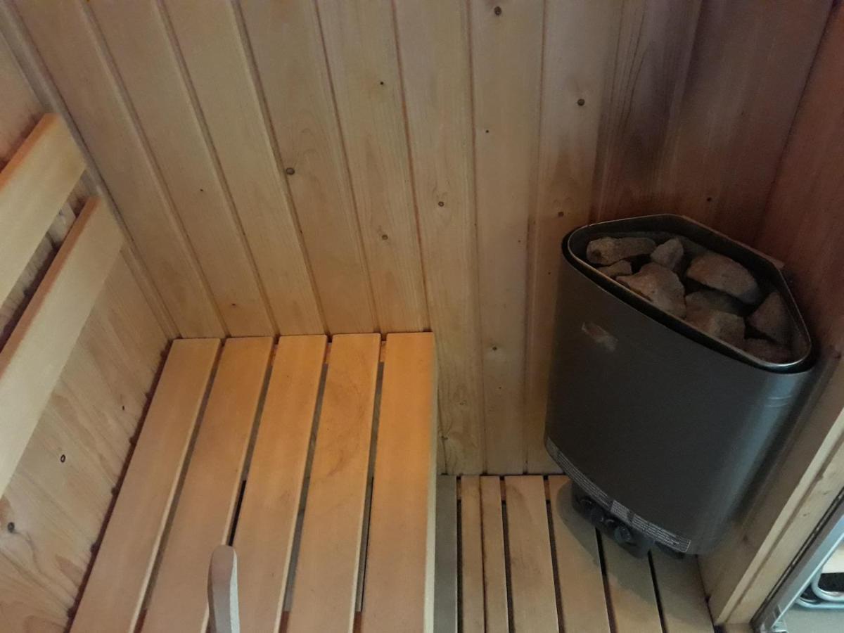 Huisje Earrebarre Tzummarum Esterno foto